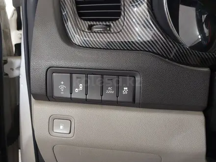 Kia Carnival 2017 года за 8 990 000 тг. в Шымкент – фото 22