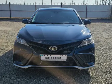 Toyota Camry 2020 года за 9 500 000 тг. в Атырау – фото 3