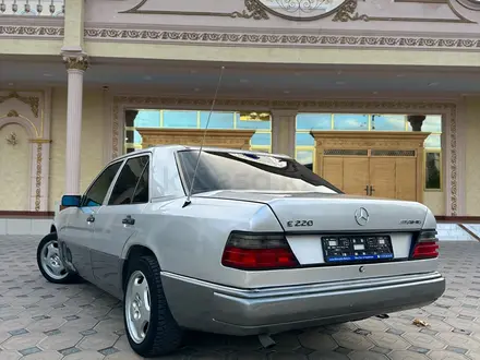 Mercedes-Benz E 220 1993 года за 2 000 000 тг. в Шымкент – фото 10