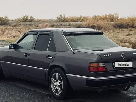 Mercedes-Benz E 200 1993 года за 1 590 000 тг. в Айтеке би – фото 3