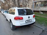 Volkswagen Touareg 2006 года за 6 200 000 тг. в Алматы – фото 3