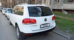 Volkswagen Touareg 2006 года за 6 200 000 тг. в Алматы – фото 3