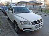 Volkswagen Touareg 2006 года за 6 200 000 тг. в Алматы – фото 4