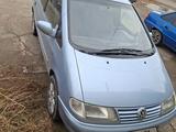 Volkswagen Sharan 1999 годаүшін2 500 000 тг. в Уральск