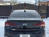 Hyundai Elantra 2019 года за 6 000 000 тг. в Актобе – фото 3