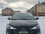 Hyundai Elantra 2019 года за 6 000 000 тг. в Актобе – фото 2