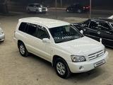 Toyota Kluger 2005 годаfor6 500 000 тг. в Жезказган