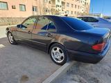 Mercedes-Benz E 230 1995 года за 1 800 000 тг. в Жанаозен – фото 2