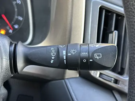 Toyota RAV4 2015 года за 9 700 000 тг. в Актобе – фото 15