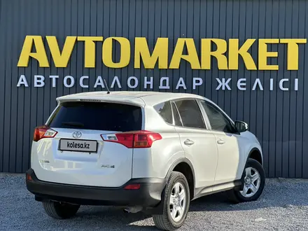 Toyota RAV4 2015 года за 9 700 000 тг. в Актобе – фото 3