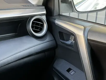 Toyota RAV4 2015 года за 9 700 000 тг. в Актобе – фото 6