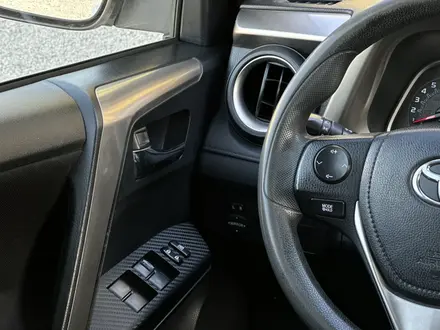Toyota RAV4 2015 года за 9 700 000 тг. в Актобе – фото 7