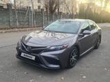 Toyota Camry 2021 года за 12 500 000 тг. в Алматы – фото 4