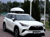 Toyota Highlander 2022 годаүшін23 200 000 тг. в Актау
