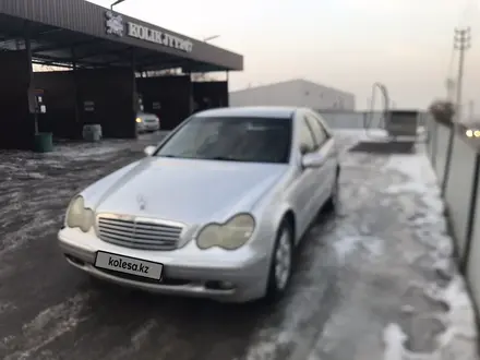 Mercedes-Benz C 240 2001 года за 3 500 000 тг. в Алматы – фото 3