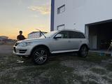 Volkswagen Touareg 2008 года за 7 200 000 тг. в Астана – фото 4
