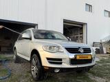 Volkswagen Touareg 2008 года за 7 200 000 тг. в Астана – фото 2