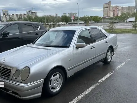 Mercedes-Benz E 240 1998 года за 2 400 000 тг. в Балхаш – фото 3