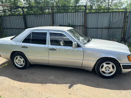 Mercedes-Benz E 230 1992 года за 1 500 000 тг. в Караганда – фото 2