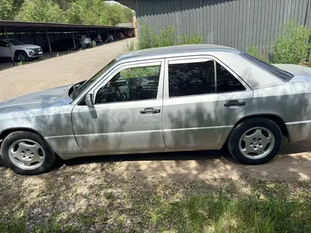 Mercedes-Benz E 230 1992 года за 1 500 000 тг. в Караганда – фото 3