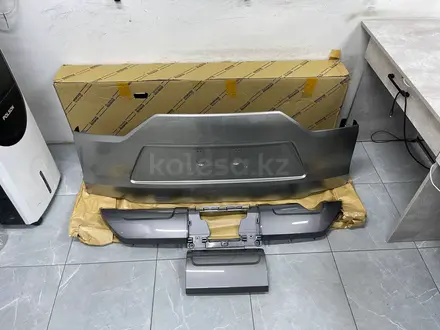Накладка на крышку багажника Lexus LX600 NEW ORIGINAL за 750 000 тг. в Алматы