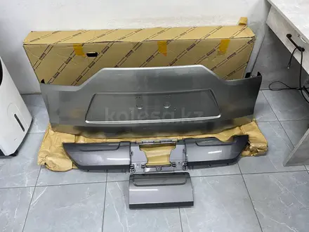 Накладка на крышку багажника Lexus LX600 NEW ORIGINAL за 750 000 тг. в Алматы – фото 5