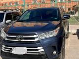 Toyota Highlander 2018 годаүшін13 500 000 тг. в Актау