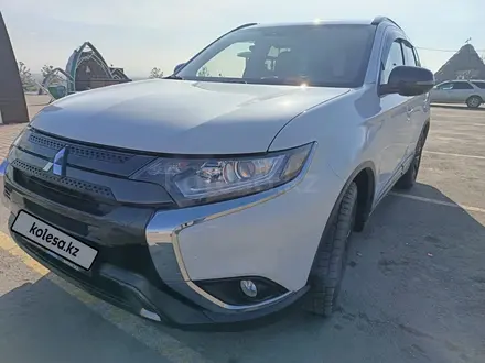 Mitsubishi Outlander 2021 года за 13 300 000 тг. в Алматы – фото 5