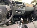 Nissan Tiida 2006 года за 750 000 тг. в Актобе – фото 2