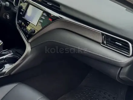 Toyota Camry 2019 года за 12 000 000 тг. в Актобе – фото 4