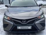 Toyota Camry 2019 года за 12 000 000 тг. в Актобе – фото 3