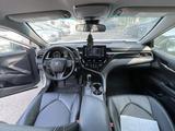Toyota Camry 2021 года за 11 800 000 тг. в Алматы – фото 5