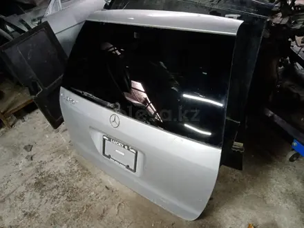 Крышка багажника на Мерседес ML320 W163 за 50 000 тг. в Алматы – фото 2