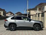 Toyota RAV4 2019 года за 14 000 000 тг. в Актау – фото 2