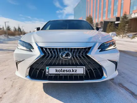 Lexus ES 250 2022 года за 31 800 000 тг. в Астана – фото 2