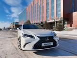 Lexus ES 250 2022 годаfor31 800 000 тг. в Астана