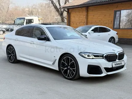 BMW 540 2021 года за 26 500 000 тг. в Алматы – фото 11