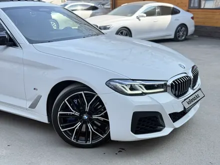 BMW 540 2021 года за 26 500 000 тг. в Алматы – фото 2