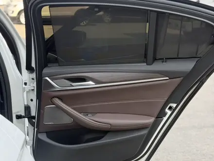 BMW 540 2021 года за 26 500 000 тг. в Алматы – фото 32