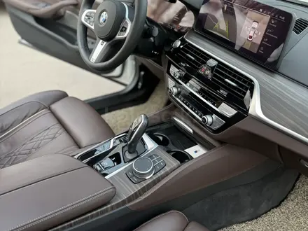 BMW 540 2021 года за 26 500 000 тг. в Алматы – фото 42