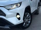 Toyota RAV4 2020 года за 15 000 000 тг. в Актобе – фото 3