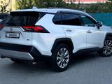 Toyota RAV4 2020 года за 15 000 000 тг. в Актобе – фото 4