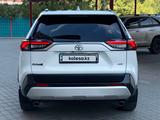 Toyota RAV4 2020 года за 15 000 000 тг. в Актобе – фото 5