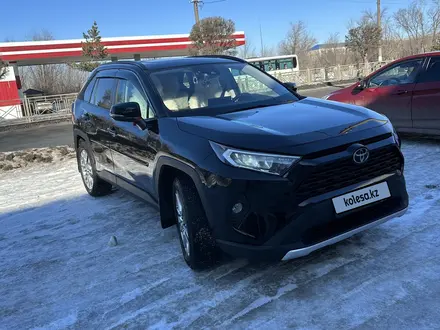 Toyota RAV4 2021 года за 18 000 000 тг. в Уральск