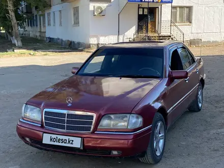 Mercedes-Benz C 180 1995 года за 1 900 000 тг. в Астана – фото 2