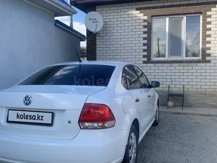 Volkswagen Polo 2014 года за 4 500 000 тг. в Атырау – фото 2