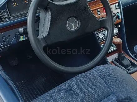 Mercedes-Benz E 200 1992 года за 800 000 тг. в Караганда – фото 5