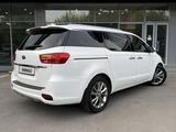 Kia Carnival 2019 года за 13 300 000 тг. в Шымкент – фото 4