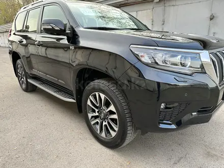 Toyota Land Cruiser Prado 2023 года за 35 500 000 тг. в Алматы – фото 29