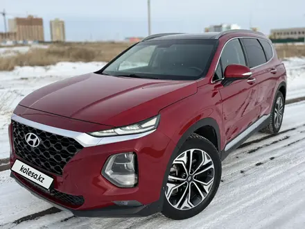 Hyundai Santa Fe 2019 года за 12 600 000 тг. в Астана